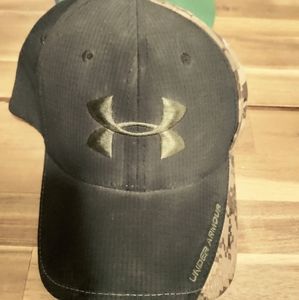 Under Armour Camo hat l/xl